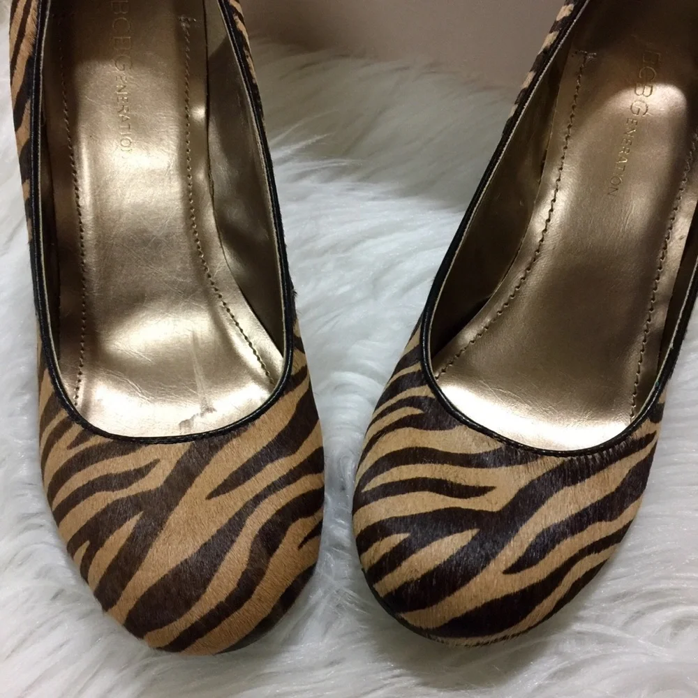 NWIB BCBGeneration Animal Print Wedges 6.5